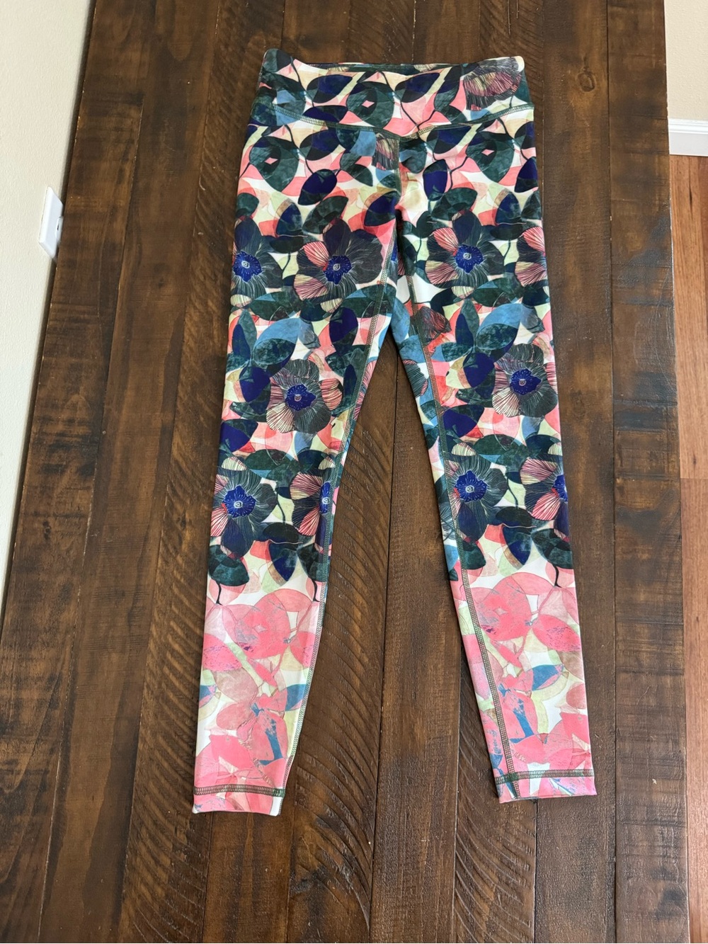 Floral Print Women’s Athletic Leggings - Pink Multi